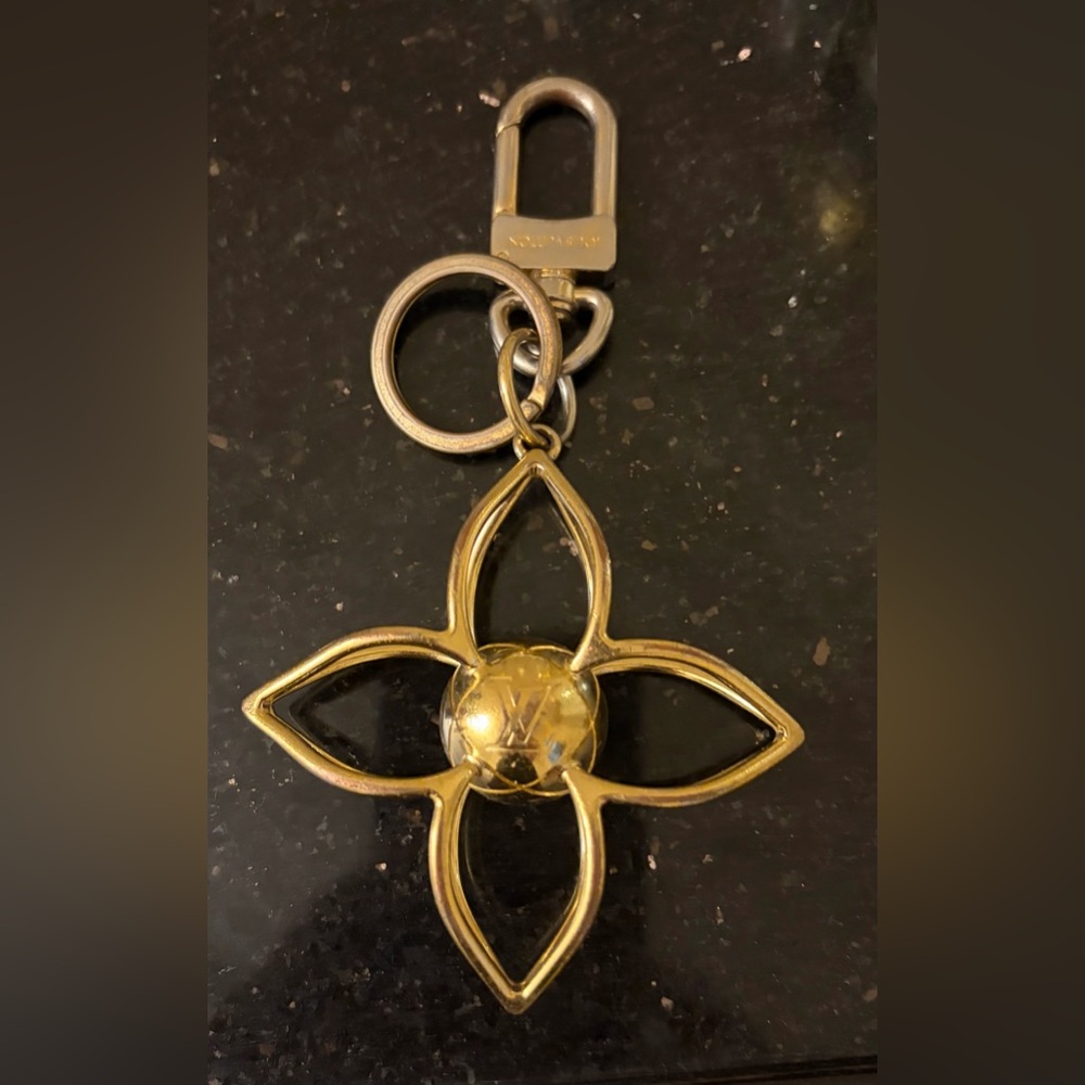 Louis Vuitton Gold Floral Key Holder - Picture 2 of 6